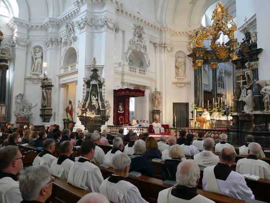 Diakonenweihe im Fuldaer Dom (Foto: Karl-Franz Thiede)